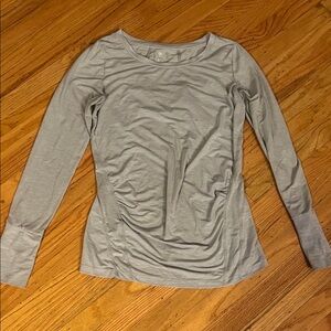 GAP Maternity Light Gray Long Sleeve Women's Tee